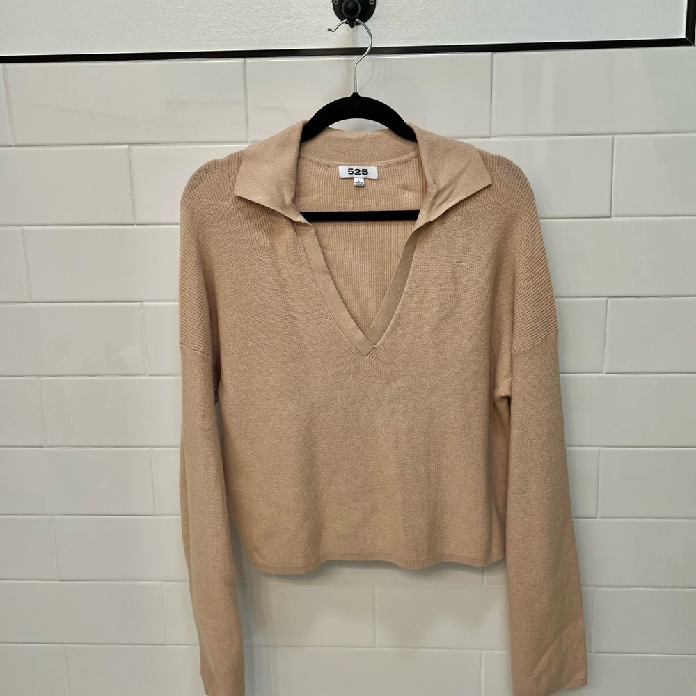 525 America V-Neck Sweater in Tan